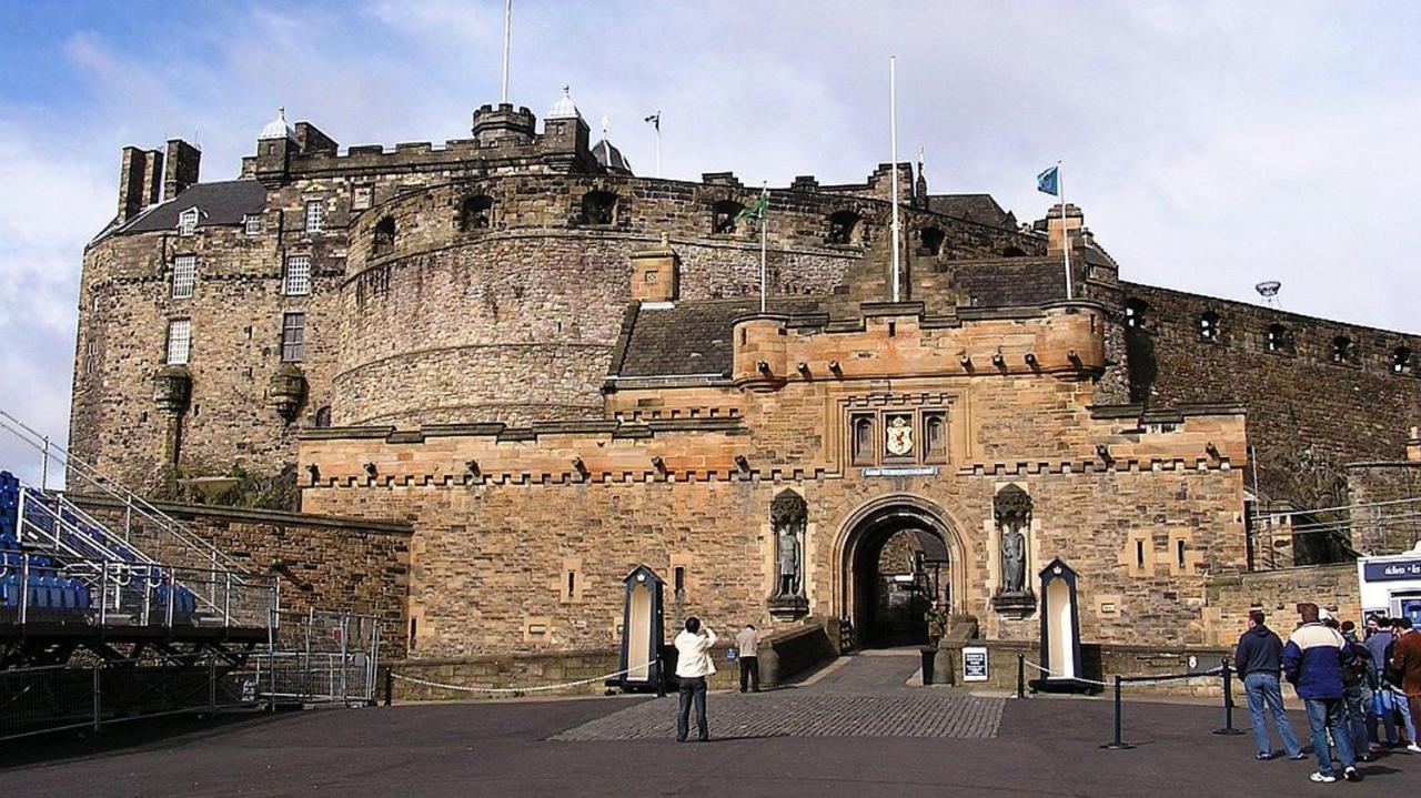 Lovely 3 Bedroom Apartment - Free Parking Edimburgo Exterior foto